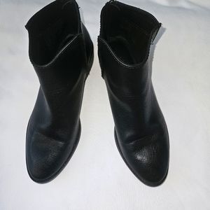 Leather short boots, wide size 9 like new!